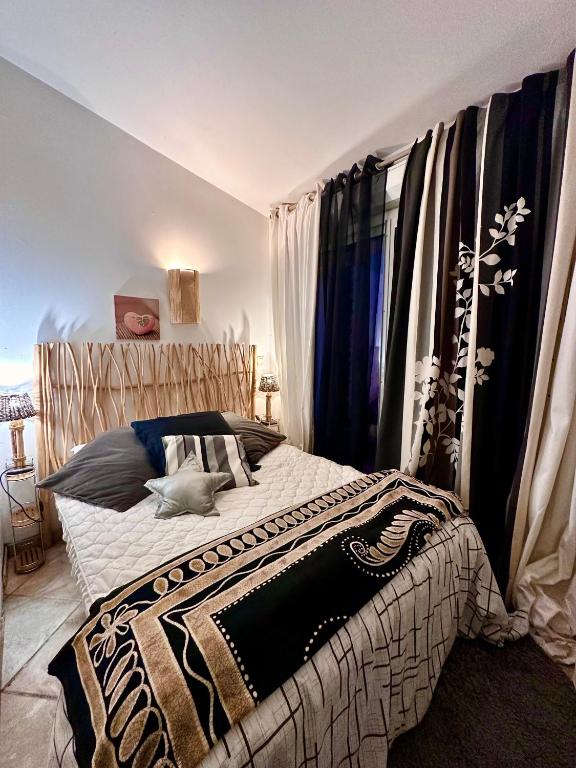 Chambre avec lit double
